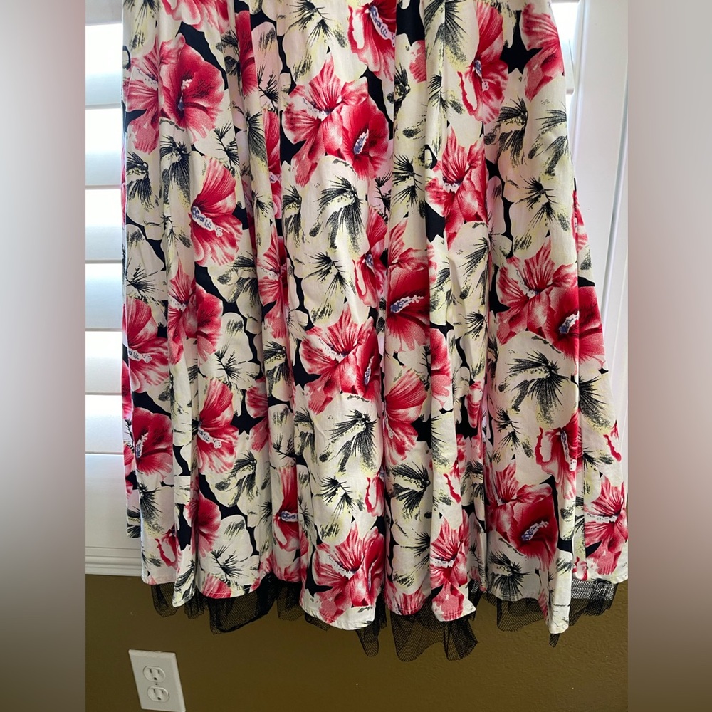 Hearts & Roses Dress - Picture 4 of 6
